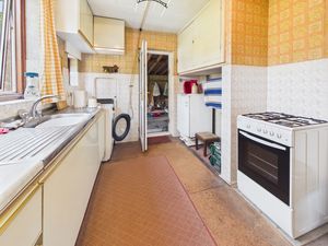 KITCHEN- click for photo gallery